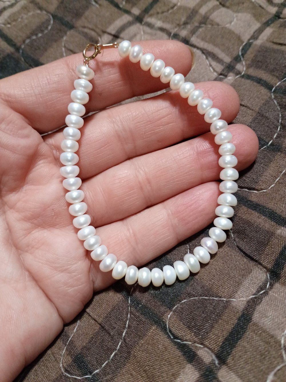Classic White Freshwater Pearl Bracelet with 10 Kt Gold Clasp